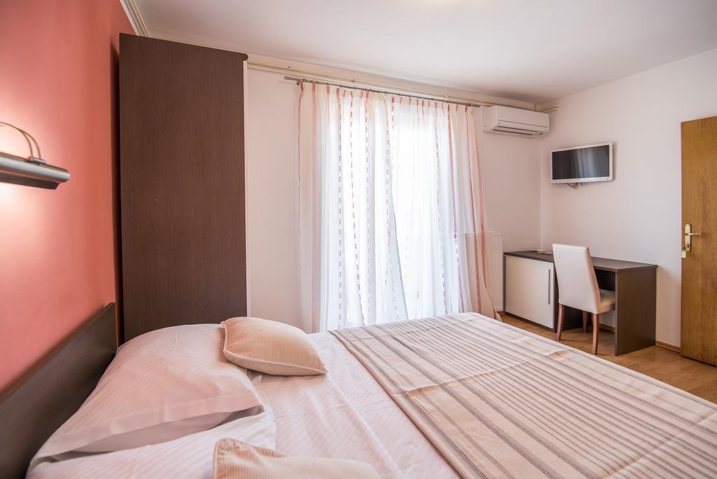 B&B Villa Ana Đảo Krk Ngoại thất bức ảnh